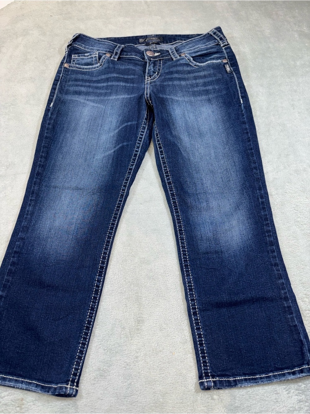 Silver Jeans Co. Suki Mid-Rise Bootcut Capris / Cropped Jeans